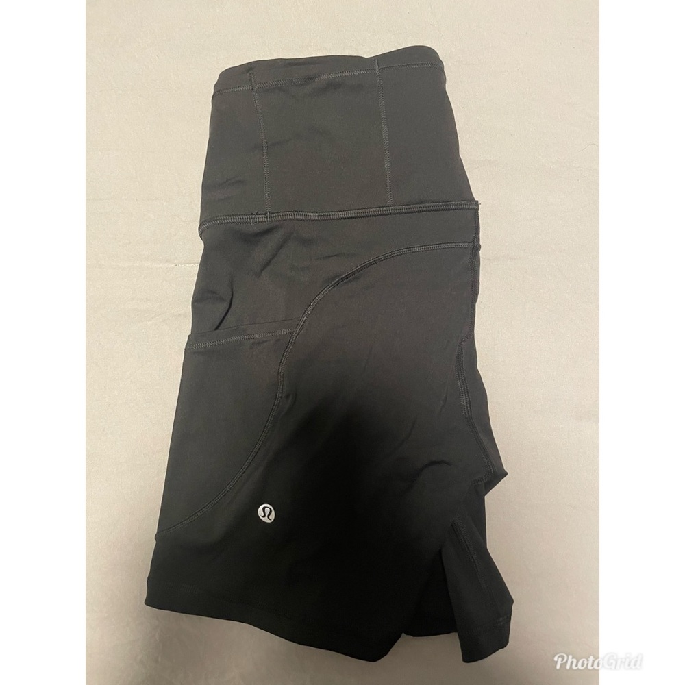 Lululemon black biker shorts with side pockets